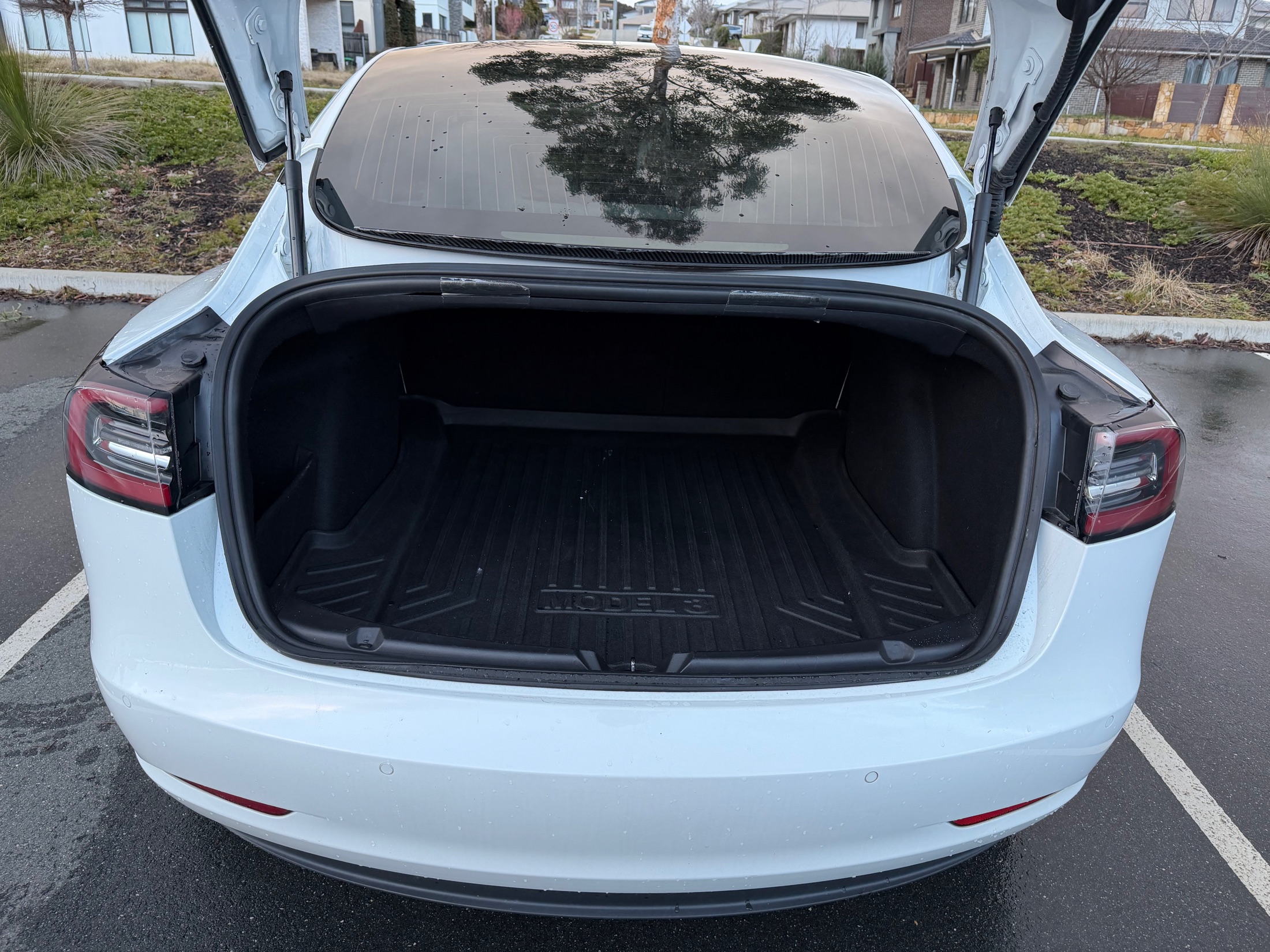 Open rear luggage compartment